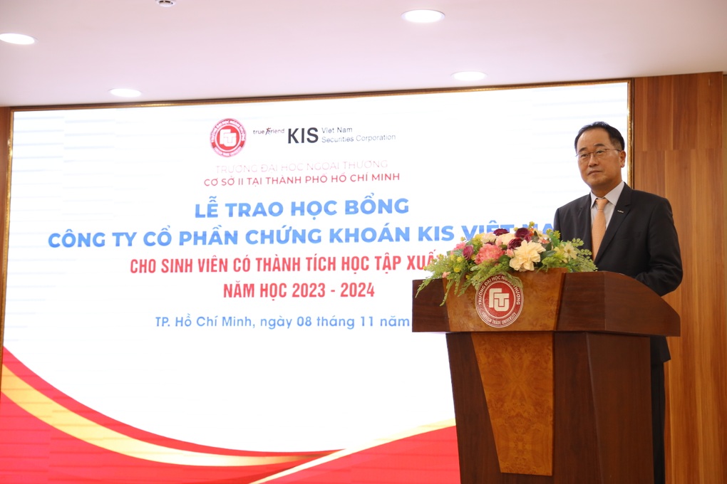 Chứng khoán KIS trao học bổng cho sinh viên với tổng giá trị 600 triệu đồng - 1 Chứng khoán KIS trao học bổng cho sinh viên với tổng giá trị 600 triệu đồng - 1