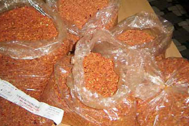 Cách phân biệt bột ớt thật và bột ớt nhuộm phẩm màu