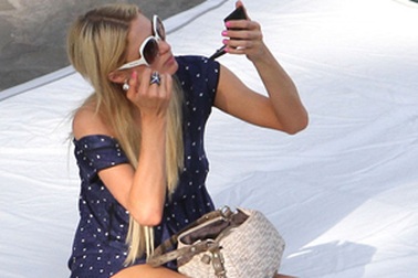 Vòng quanh thế giới giải trí ngày 21/3