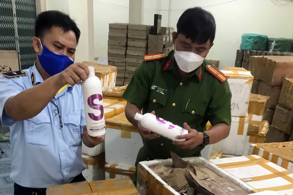 Tạm giữ hàng loạt sản phẩm làm đẹp trị giá hơn một tỷ đồng - 1 Tạm giữ hàng loạt sản phẩm làm đẹp trị giá hơn một tỷ đồng - 1