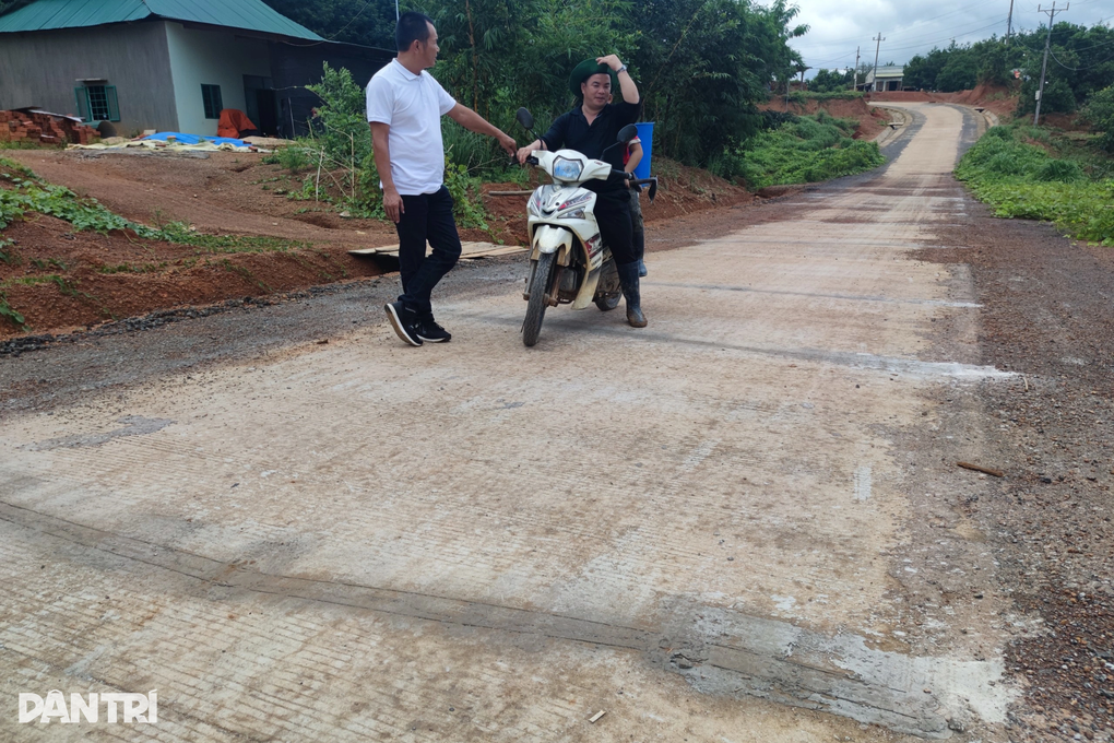 Đường 500 tỷ đồng chưa bàn giao đã lộ vết nứt chằng chịt - 1 Đường 500 tỷ đồng chưa bàn giao đã lộ vết nứt chằng chịt - 1