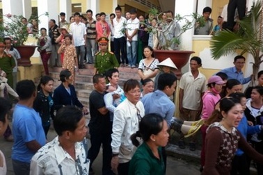 Ván cờ bạc tỉ băm nát tình người