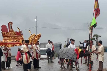 Độc đáo lễ dâng trâu tế trời đền Chín Gian