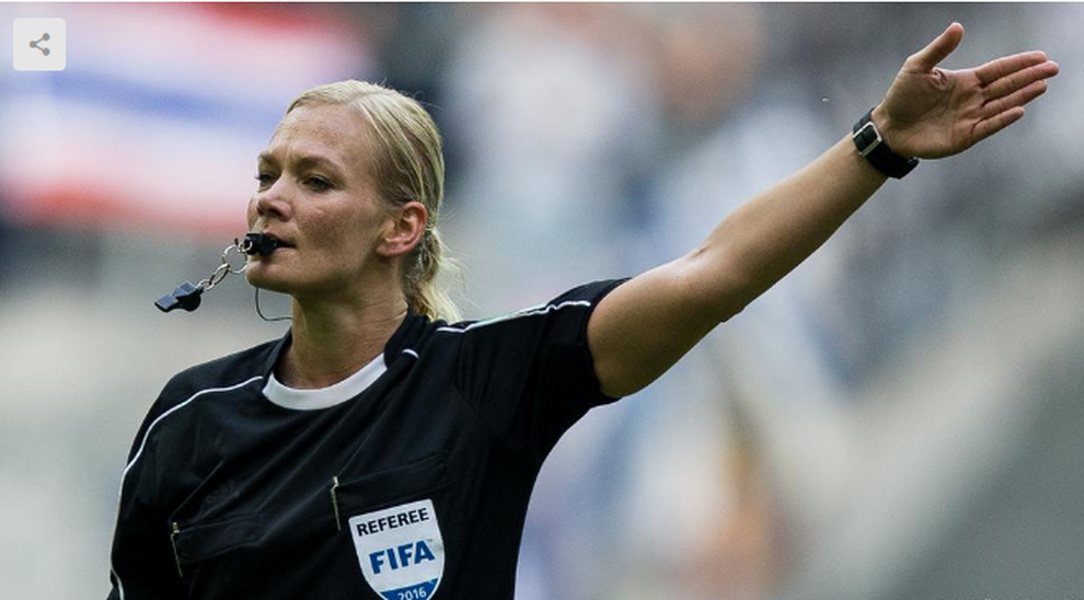 Những nữ trọng tài sở hữu nhan sắc như người mẫu - 8