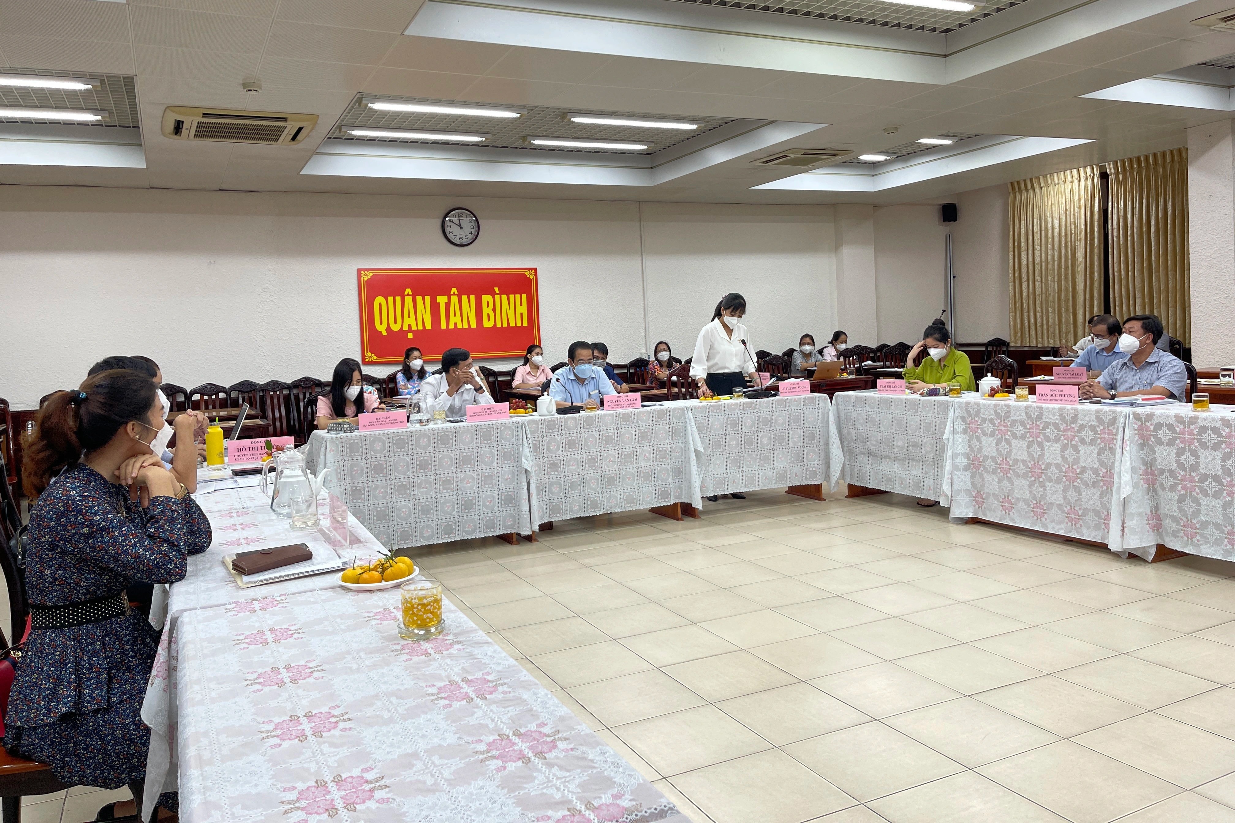 Khoảnh khắc Thượng úy vác cháu bé đuối nước... hút dư luận trong tuần - 5 Khoảnh khắc Thượng úy vác cháu bé đuối nước... hút dư luận trong tuần - 5