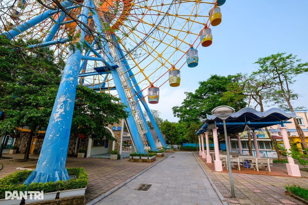 Hà Nội: Vòng đu quay khổng lồ ở công viên nước Hồ Tây thoi thóp chờ chết - 7 Hà Nội: Vòng đu quay khổng lồ ở công viên nước Hồ Tây thoi thóp chờ chết - 7