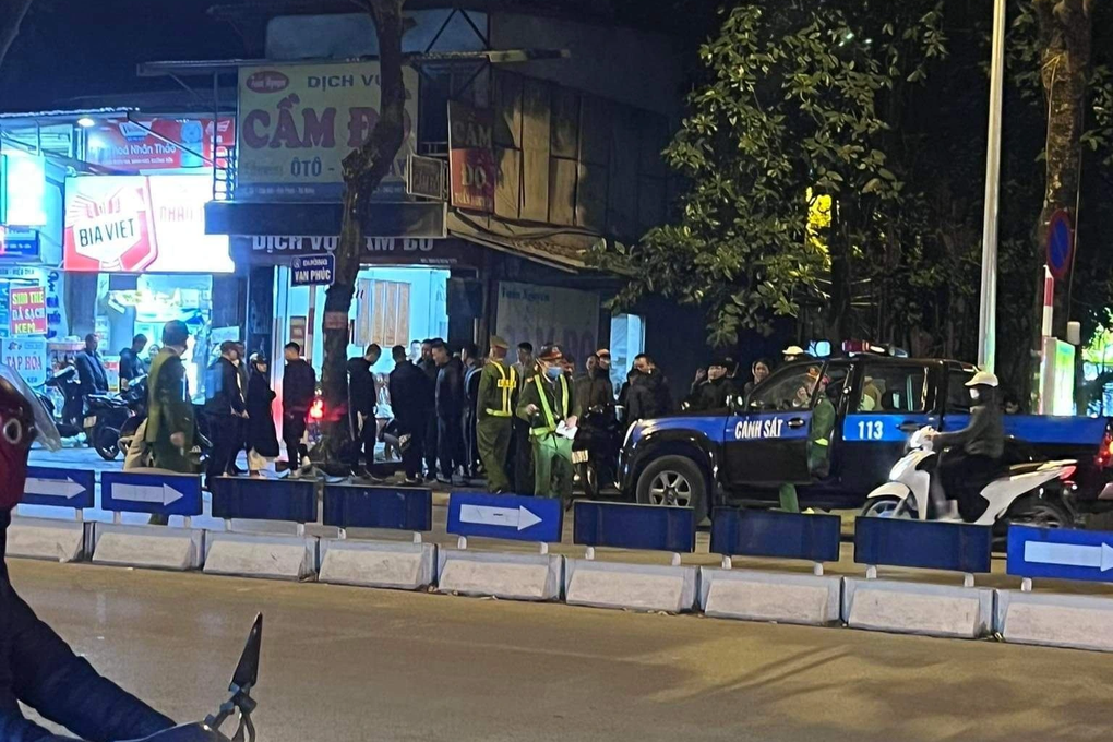 Hà Nội: Tạm giữ 7 thanh niên hỗn chiến bằng dao, bom xăng - 1 Hà Nội: Tạm giữ 7 thanh niên hỗn chiến bằng dao, bom xăng - 1