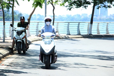 Nắng nóng đỉnh điểm, nhiệt độ tiếp tục tăng