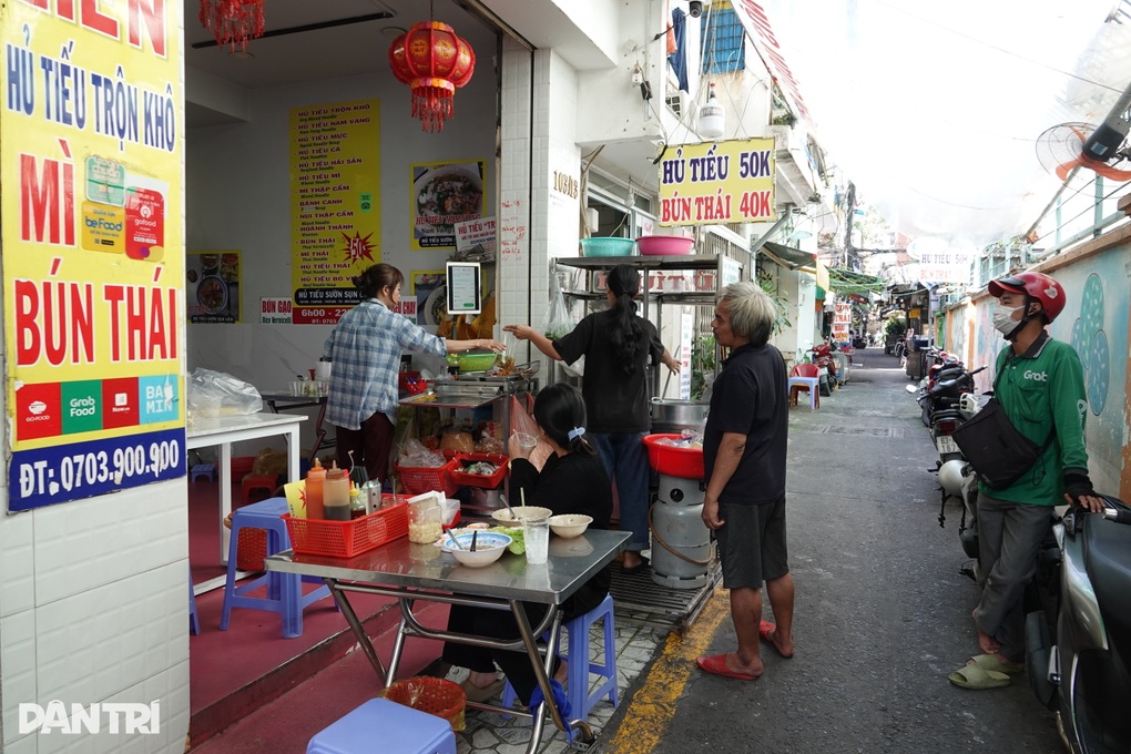 Rau tăng giá nhanh hơn… vàng, chủ quán ăn như ngồi trên lửa - 3 Rau tăng giá nhanh hơn… vàng, chủ quán ăn như ngồi trên lửa - 3