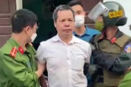 Cầm hung khí xông thẳng vào trụ sở gây thương tích cho cán bộ xã
