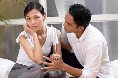 Vợ chết lặng vì lý do chồng đưa ra khi năn nỉ xin được bán nhà