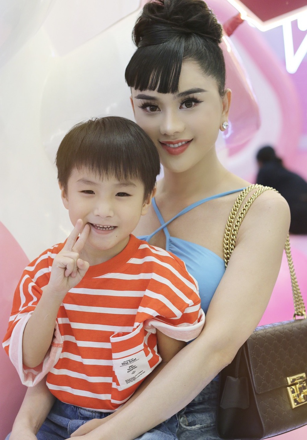 Cuộc sống một mình nuôi con ở tuổi 46 của ca sĩ Lâm Khánh Chi - 2 Cuộc sống một mình nuôi con ở tuổi 46 của ca sĩ Lâm Khánh Chi - 2