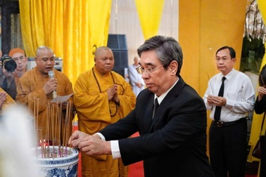 Lãnh đạo TPHCM viếng Trưởng lão Hòa thượng Thích Trí Tịnh