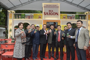 Tưng bừng khai mạc Hội chợ đồ uống và hàng tiêu dùng chào Xuân 2015