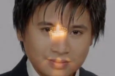 Tấn Minh thể hiện ca khúc "Người mẹ của tôi"