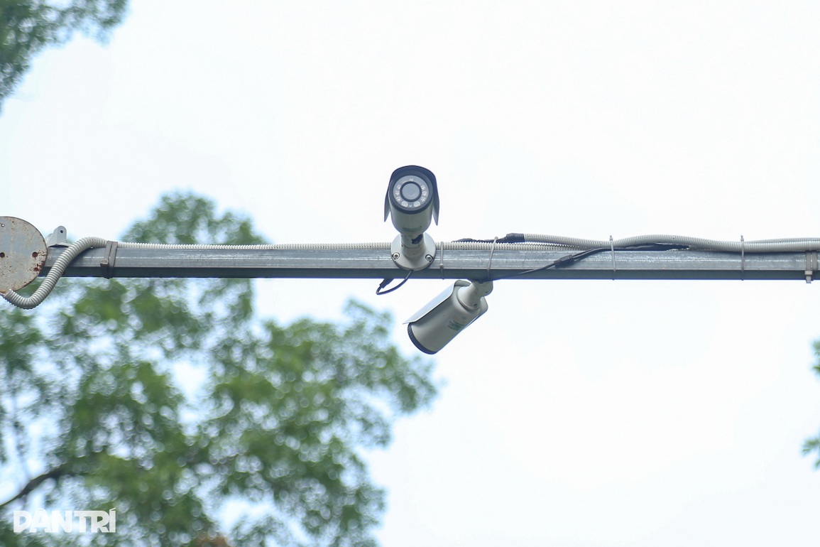 Hà Nội: Điểm mặt 8 camera phạt nguội trên cầu Long Biên - 11 Hà Nội: Điểm mặt 8 camera phạt nguội trên cầu Long Biên - 11