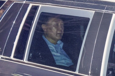 Tổng thống Hàn Quốc chính thức bị bắt giữ