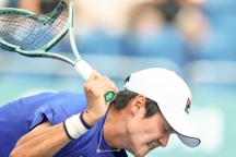 Tay vợt Hàn Quốc đập nát vợt, không bắt tay đối thủ sau trận thua sốc