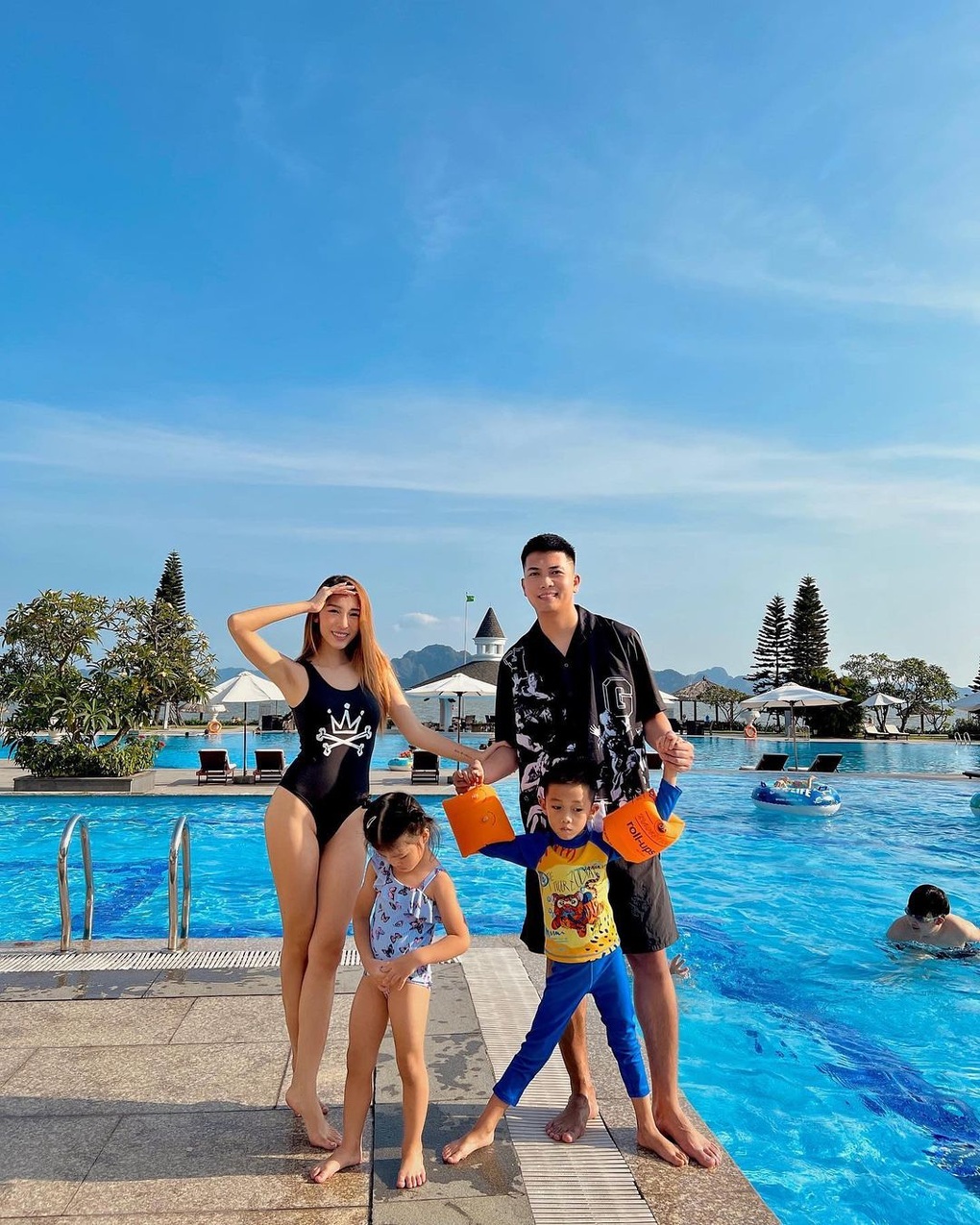 Cuộc sống xa hoa, viên mãn của Huyền Baby, Emily và Hạnh Sino sau 13 năm - 7 Cuộc sống xa hoa, viên mãn của Huyền Baby, Emily và Hạnh Sino sau 13 năm - 7