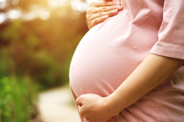 Thời tiết nắng nóng bất thường có thể khiến sản phụ sinh non