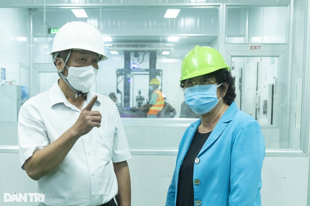 400.000 liều vắc xin mới về Tân Sơn Nhất có thể được sử dụng cho TPHCM - 2 400.000 liều vắc xin mới về Tân Sơn Nhất có thể được sử dụng cho TPHCM - 2