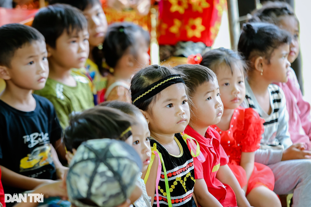 Khởi công xây dựng điểm trường Dân trí giúp học sinh nghèo tại Đắk Lắk - 5 Khởi công xây dựng điểm trường Dân trí giúp học sinh nghèo tại Đắk Lắk - 5