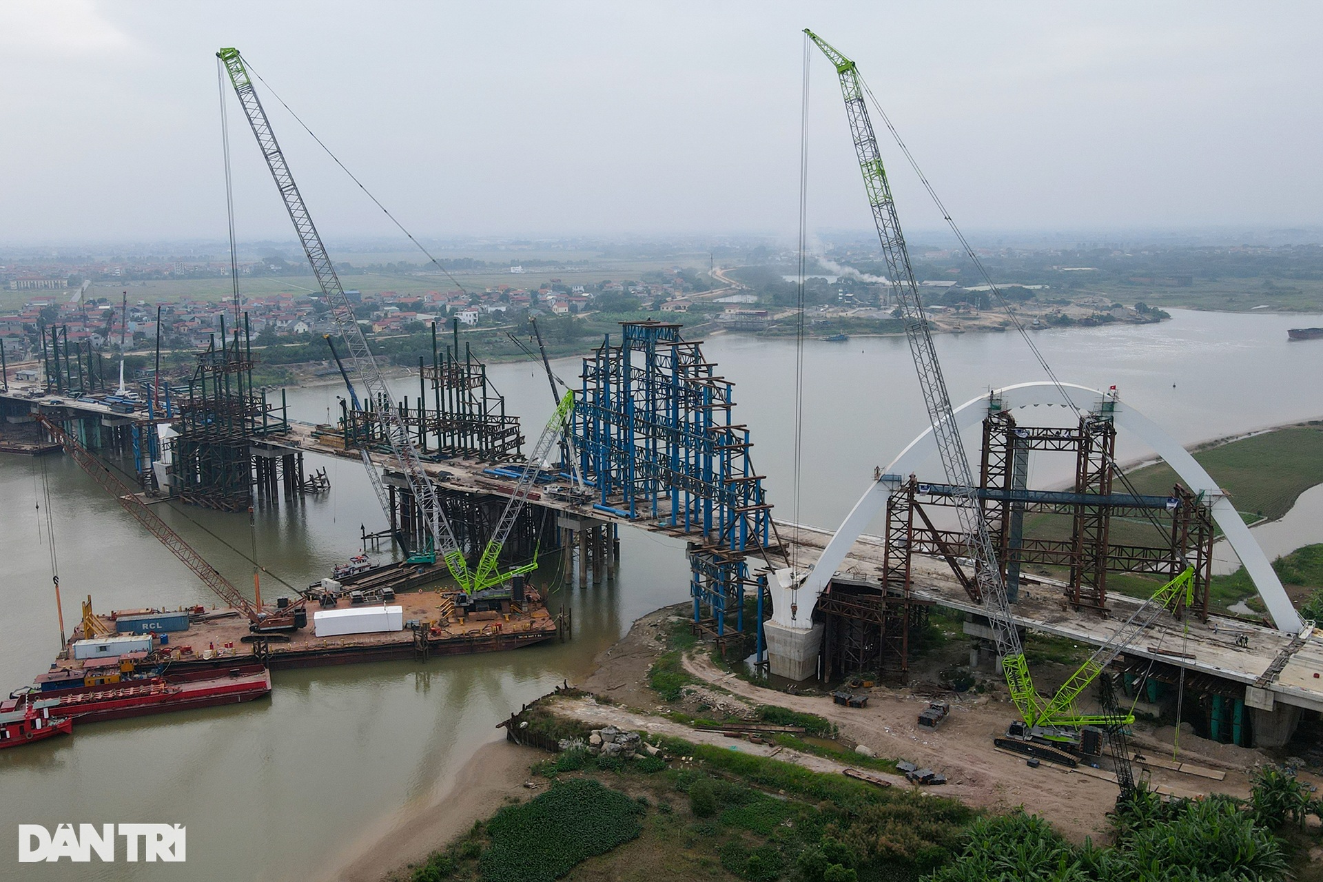 Công trường cầu vòm thép cao nhất Việt Nam trên sông Đuống - 6 Công trường cầu vòm thép cao nhất Việt Nam trên sông Đuống - 6