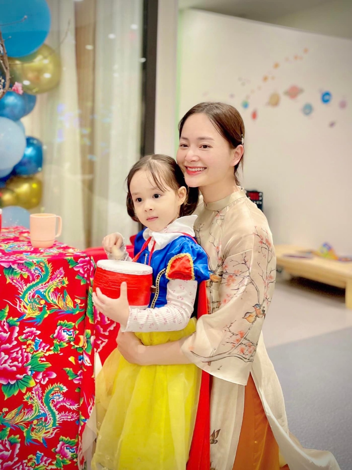 Lan Phương kể chuyện làm dâu Tây không lo rửa bát, cỗ bàn ngày Tết - 1 Lan Phương kể chuyện làm dâu Tây không lo rửa bát, cỗ bàn ngày Tết - 1