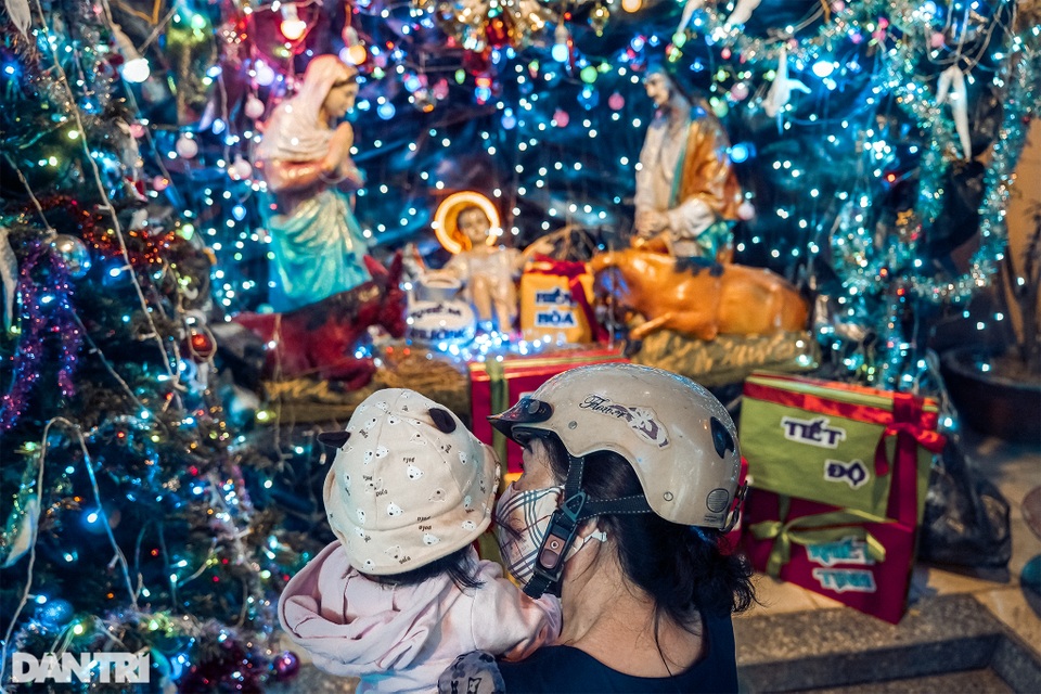 Những con hẻm lung linh ánh đèn đón mùa Noel khác biệt - 10 Những con hẻm lung linh ánh đèn đón mùa Noel khác biệt - 10