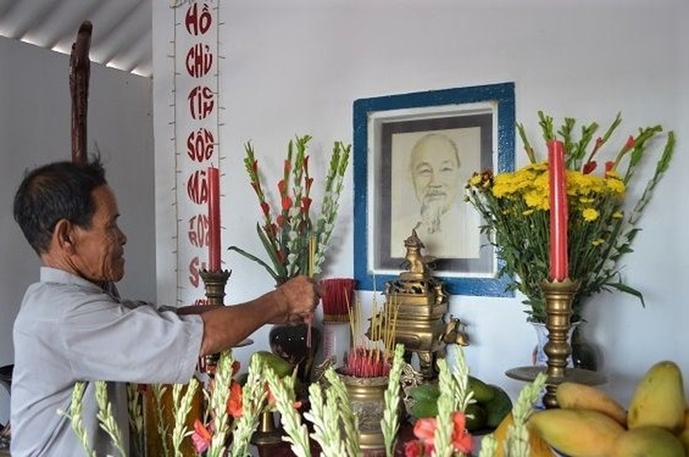Thương binh nửa thế kỷ trông coi Đền thờ Bác Hồ ở Bạc Liêu - 3 Thương binh nửa thế kỷ trông coi Đền thờ Bác Hồ ở Bạc Liêu - 3