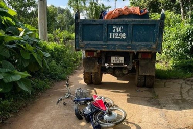 Hai chị em ruột thương vong trên đường đi học