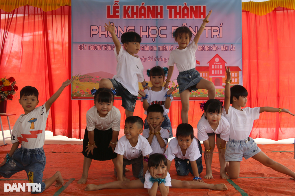 Khánh thành điểm trường Dân trí đầu tiên tại Đắk Lắk - 2 Khánh thành điểm trường Dân trí đầu tiên tại Đắk Lắk - 2