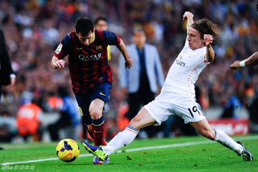 Lionel Messi lạc lõng hay làm nền cho Neymar ở Nou Camp?