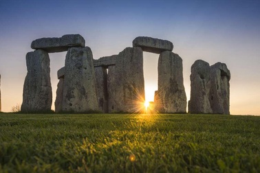Tìm ra nguồn gốc đá xây dựng bãi đá cổ bí ẩn Stonehenge