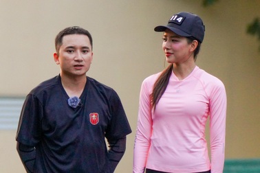 Vợ hot girl của Phan Mạnh Quỳnh: "Chồng chưa thắng tôi trong cuộc đua nào"