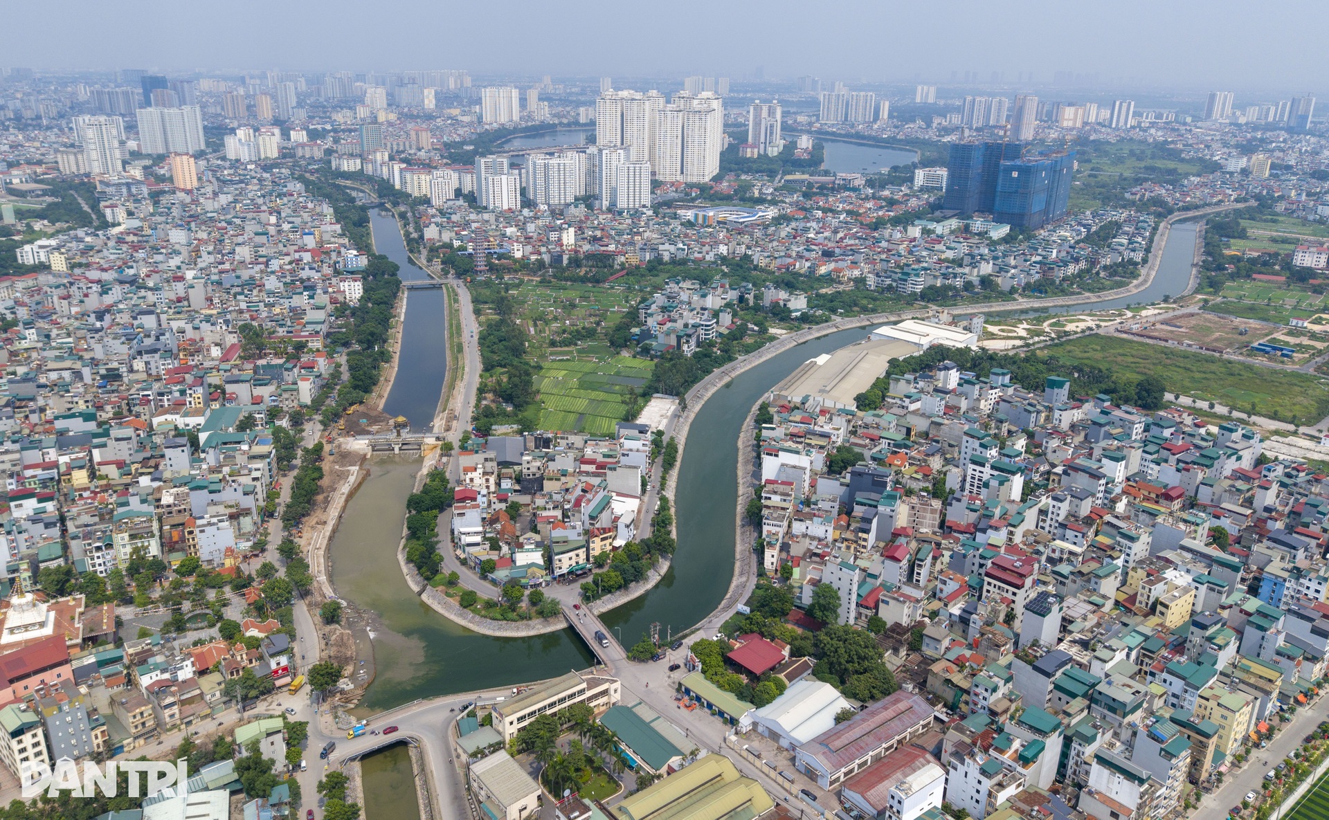 Những gam màu xanh - đen trên dòng sông Tô Lịch - 1 Những gam màu xanh - đen trên dòng sông Tô Lịch - 1
