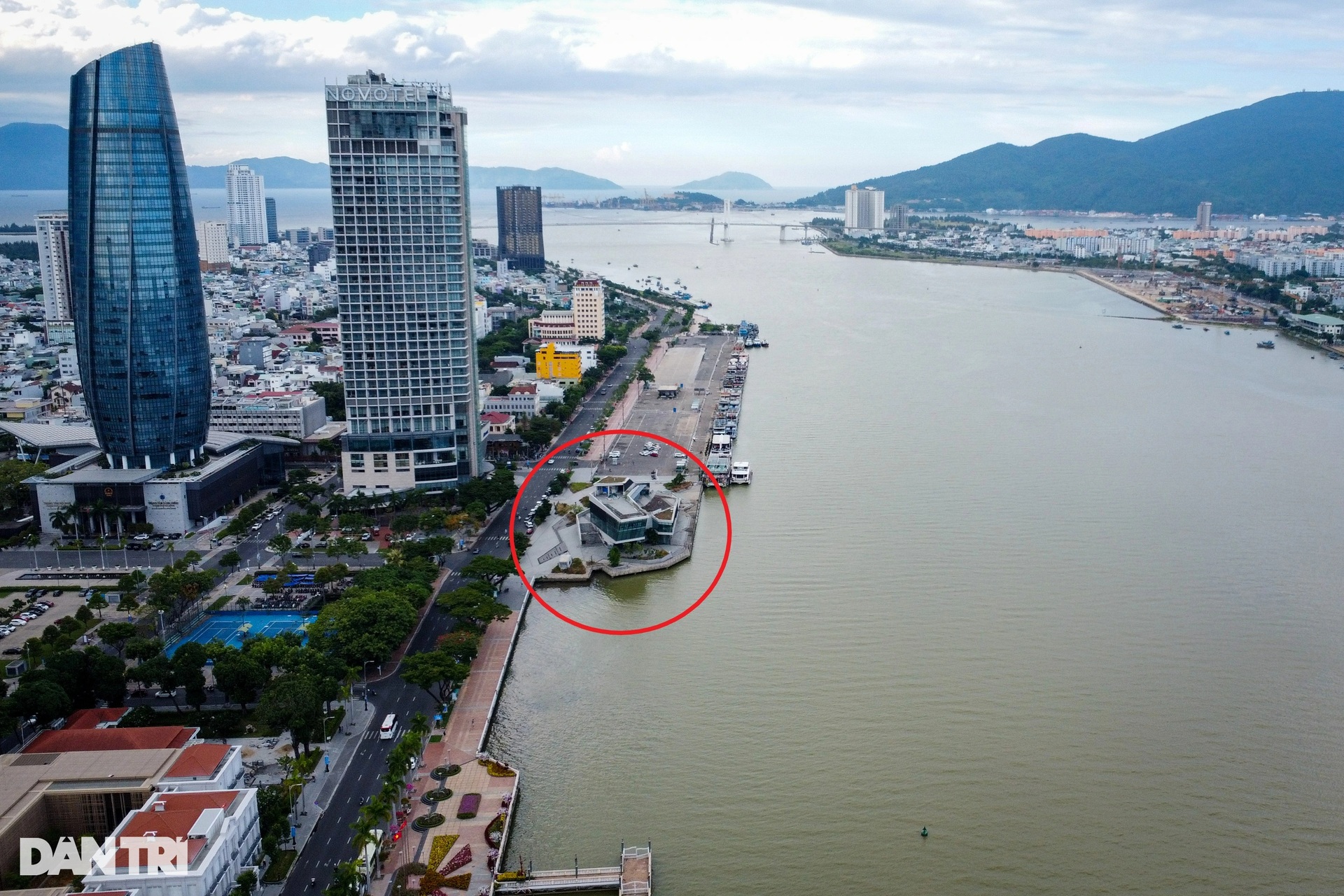 Bến du thuyền điểm nhấn kiến trúc hoang tàn bên bờ sông Hàn - 2 Bến du thuyền điểm nhấn kiến trúc hoang tàn bên bờ sông Hàn - 2