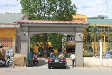 Đình chỉ y tá bị nghi “nhân bản” kết quả xét nghiệm