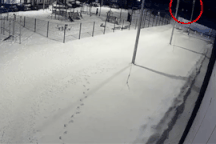 Bé trai sống sót kỳ diệu sau khi rơi từ tầng 12 ở Nga