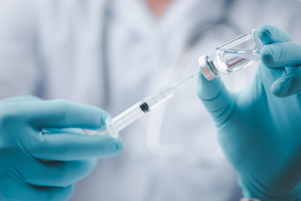 Có nên tiêm vaccine cúm cho người cao tuổi trước nguy cơ dịch chồng dịch? - 2 Có nên tiêm vaccine cúm cho người cao tuổi trước nguy cơ dịch chồng dịch? - 2