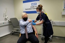 Thành quả đột phá vắc xin mang lại cho Anh trong cuộc chiến với Covid-19