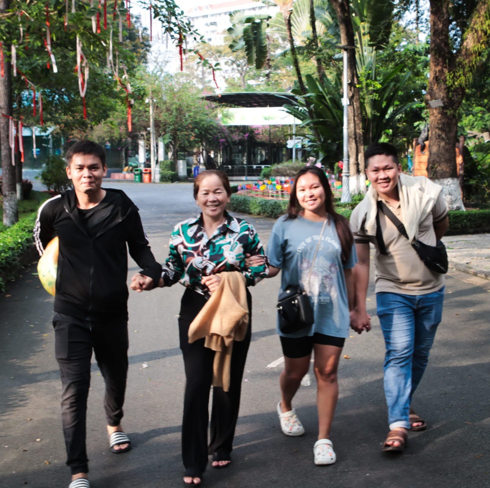 Cuộc chia ly định mệnh và phút đoàn tụ ở TPHCM của cô gái tìm mẹ gần 30 năm - 2