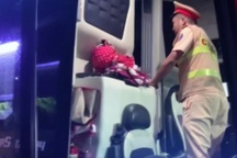 Xe khách 24 chỗ nhồi nhét 46 hành khách ở Đồng Nai