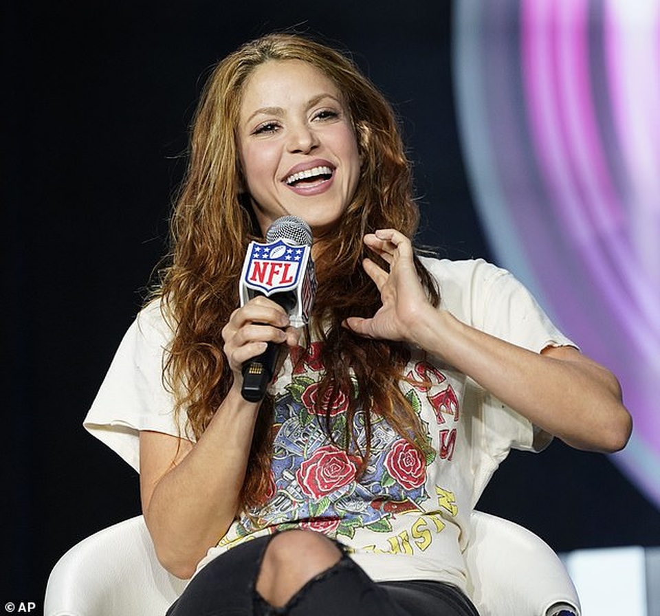 Jennifer Lopez khoe cơ bụng săn chắc, vòng một đầy đặn - 5 Jennifer Lopez khoe cơ bụng săn chắc, vòng một đầy đặn - 5