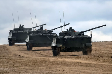 Vũ khí Nga phóng hỏa lực, san phẳng cứ điểm Ukraine