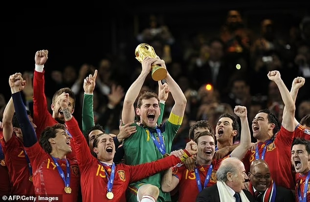 Thực hư việc huyền thoại Casillas thừa nhận là người đồng tính - 3 Thực hư việc huyền thoại Casillas thừa nhận là người đồng tính - 3
