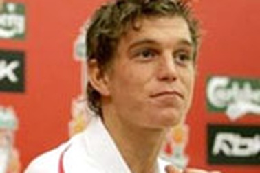 Liverpool hoàn tất hợp đồng mua Agger