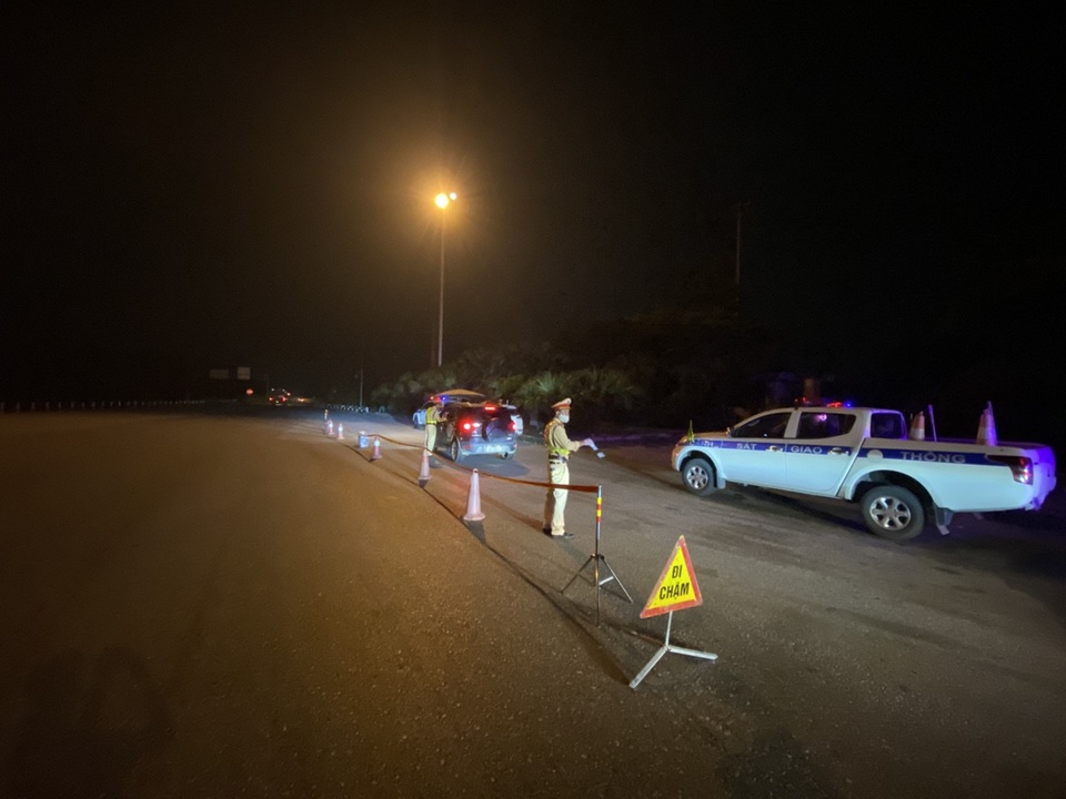 Một tháng, cả nước xử lý hơn 13.000 tài xế dính nồng độ cồn và ma túy - 2 Một tháng, cả nước xử lý hơn 13.000 tài xế dính nồng độ cồn và ma túy - 2