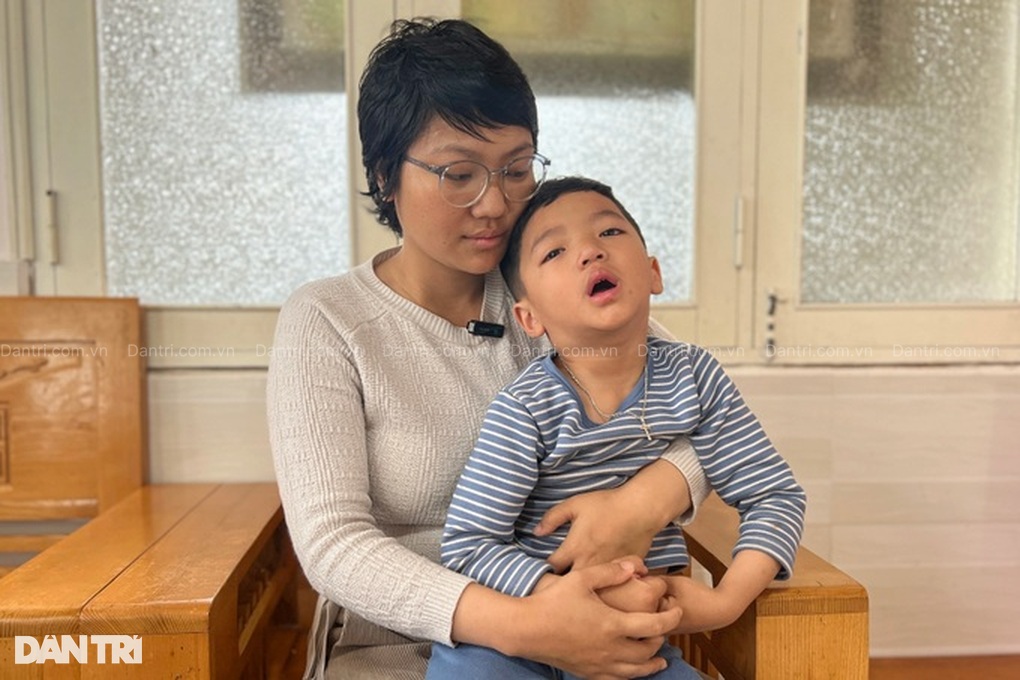 Nước mắt bế tắc trước cơ hội cuối cùng của người mẹ trẻ - 2 Nước mắt bế tắc trước cơ hội cuối cùng của người mẹ trẻ - 2