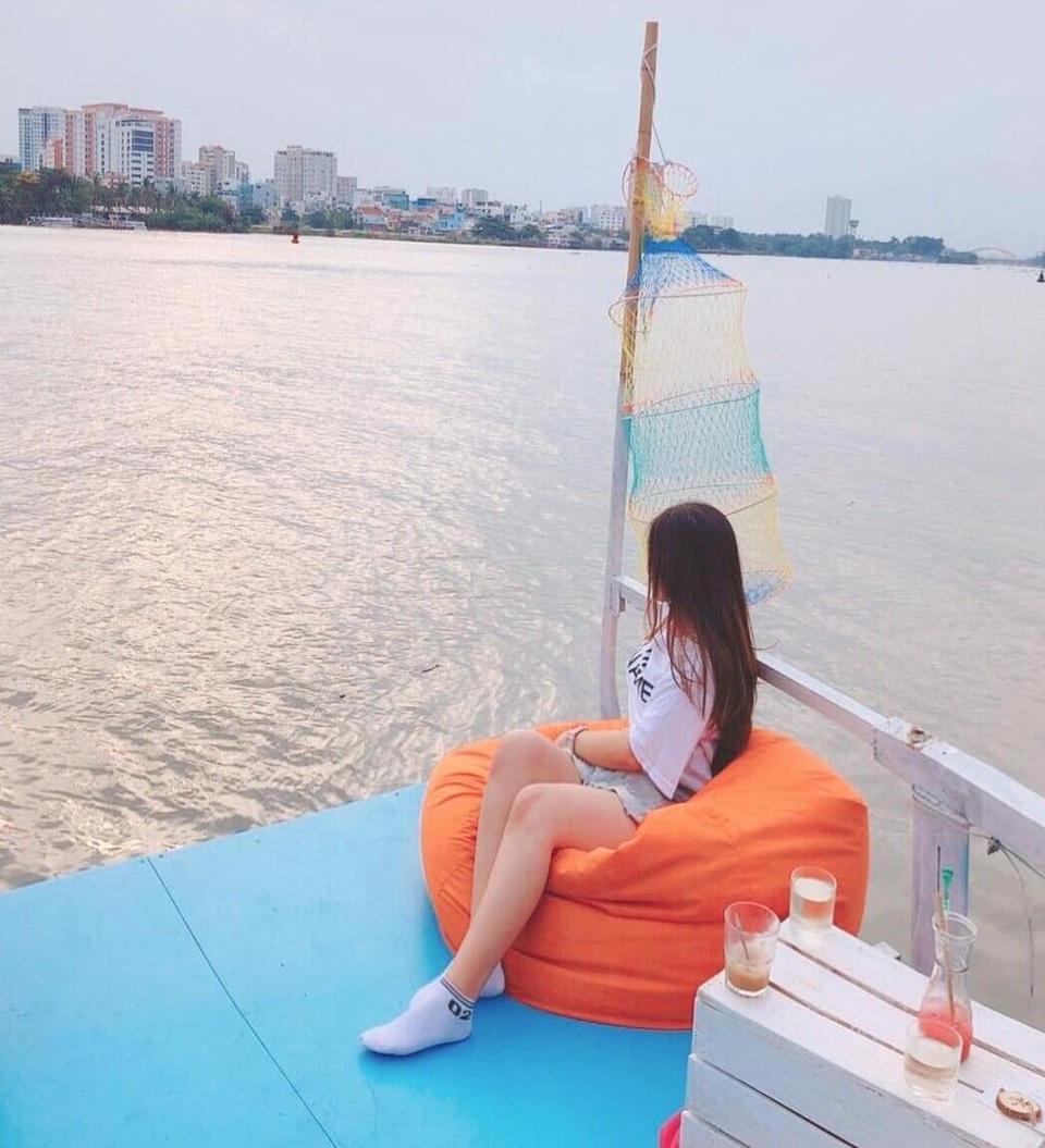 Quán cà phê nổi trên sông, địa điểm ngắm hoàng hôn thơ mộng ở Sài Gòn - 8 Quán cà phê nổi trên sông, địa điểm ngắm hoàng hôn thơ mộng ở Sài Gòn - 8